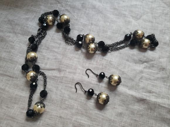 Conjunto de Colar e Brincos de Pérolas e Pedra Ônix