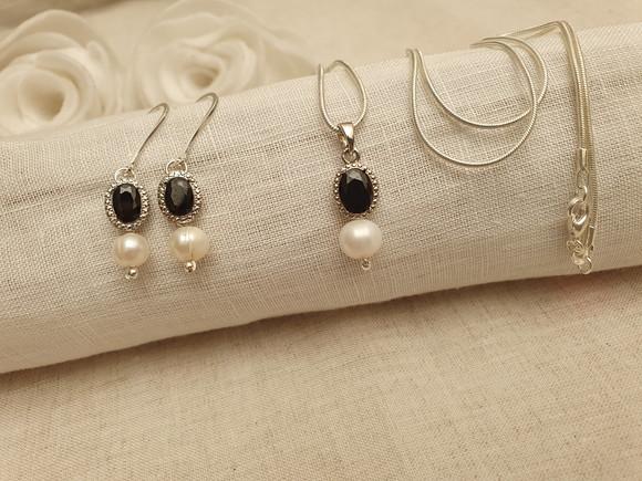 Conjunto de Colar e Brincos de Cristal Ônix e Pérola Natura