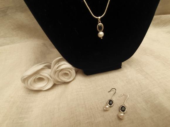Conjunto de Colar e Brincos de Cristal Ônix e Pérola Natura
