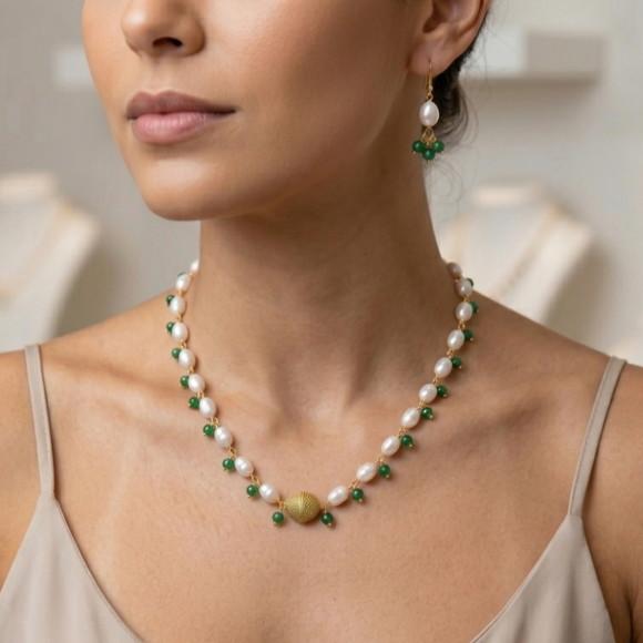 Conjunto de Colar e Brinco de Pérolas e Pedras Naturais Jade
