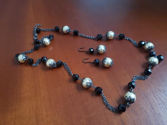 Conjunto de Colar e Brincos de Pérolas e Pedra Ônix