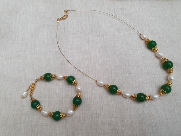 Conjunto de Colar e Pulseira de Jade Verde e Pérolas