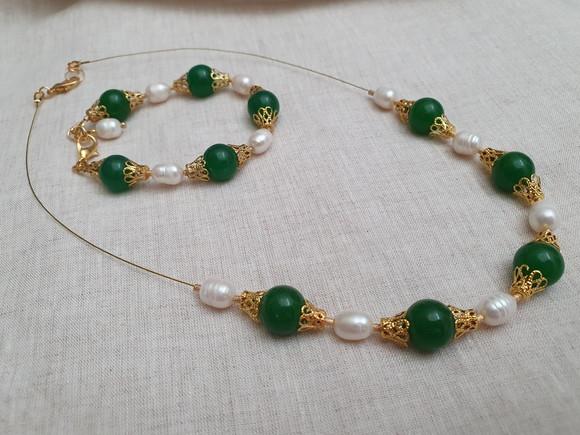 Conjunto de Colar e Pulseira de Jade Verde e Pérolas