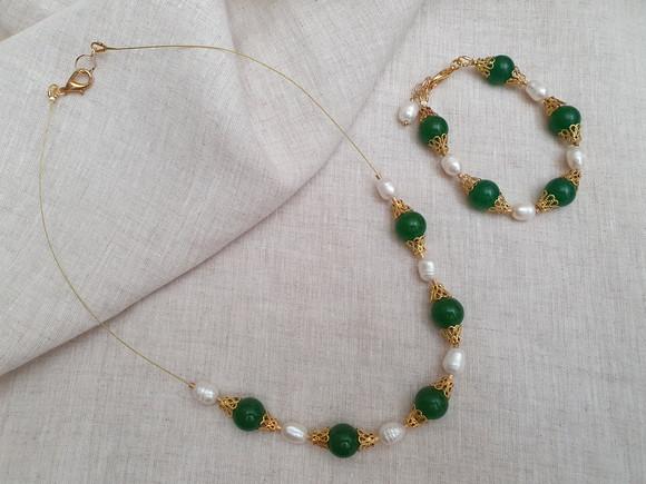 Conjunto de Colar e Pulseira de Jade Verde e Pérolas