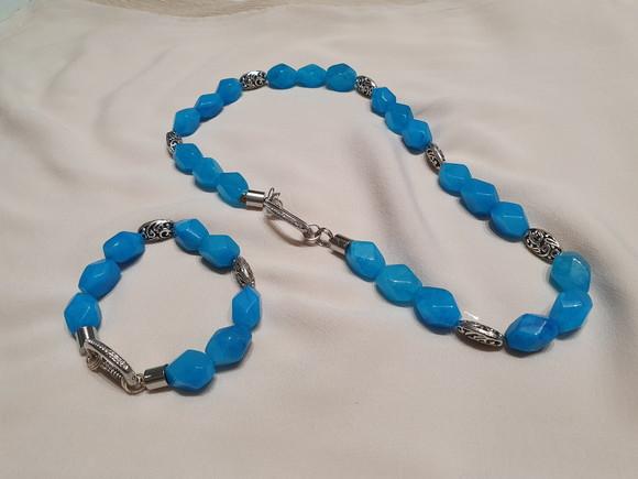 Conjunto de Colar e Pulseira de Pedras Naturais Jade Celeste