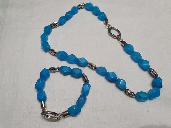 Conjunto de Colar e Pulseira de Pedras Naturais Jade Celeste