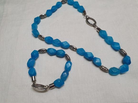 Conjunto de Colar e Pulseira de Pedras Naturais Jade Celeste