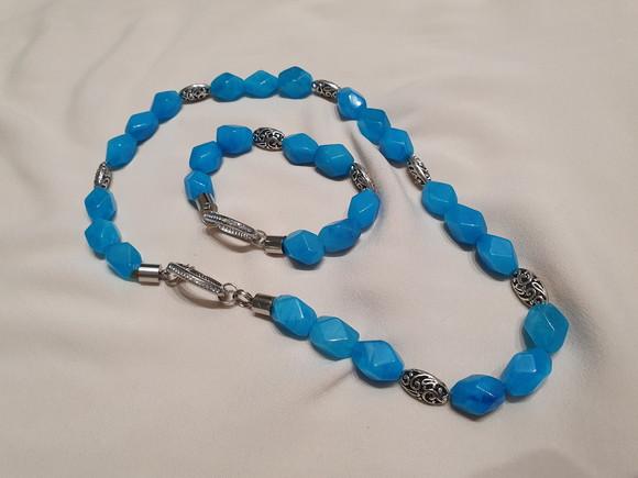 Conjunto de Colar e Pulseira de Pedras Naturais Jade Celeste