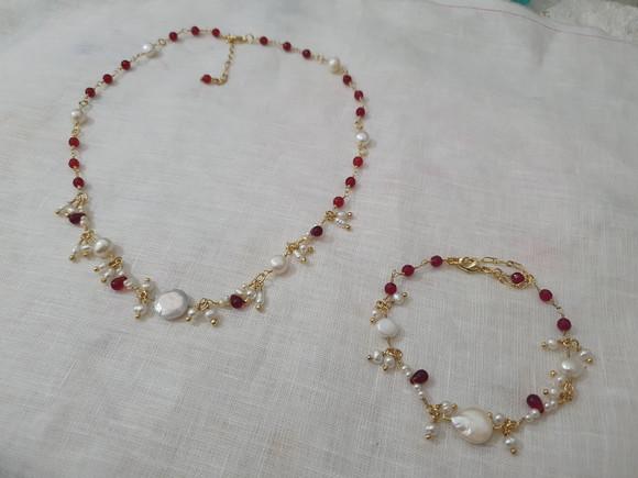 Conjunto de Colar e Pulseira de Pérola Barroca e Jade Rubi