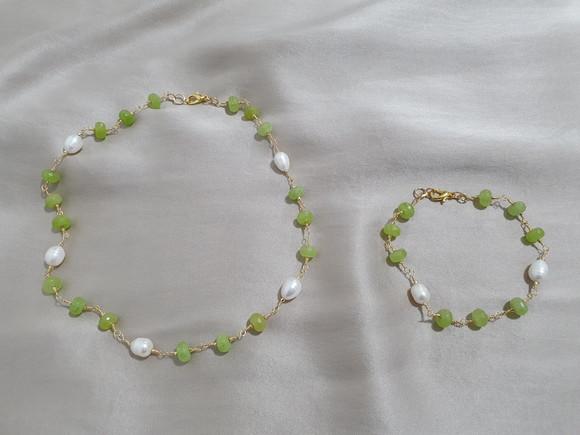 Conjunto de Colar e Pulseira de Pedras Peridoto com Pérolas