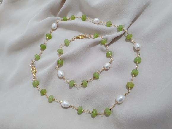 Conjunto de Colar e Pulseira de Pedras Peridoto com Pérolas