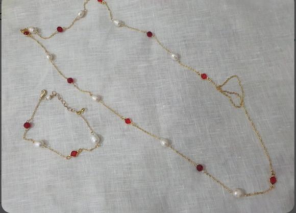 Conjunto de Colar e Pulseira de Pérolas e Cristais Rubi