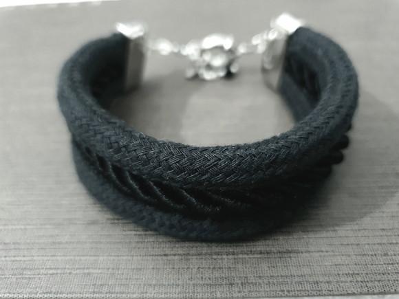 Conjunto de Colar e Pulseira em Corda Preta