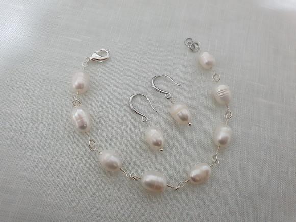 Conjunto de Pulseira e Brinco de Pérolas Barrocas