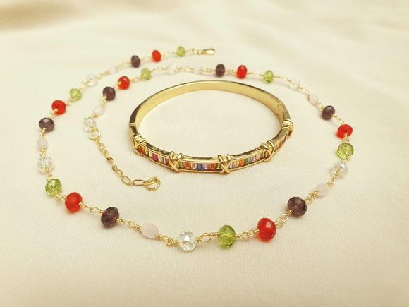 Conjunto De Pulseira E Colar Dourado Com Cristais Coloridos