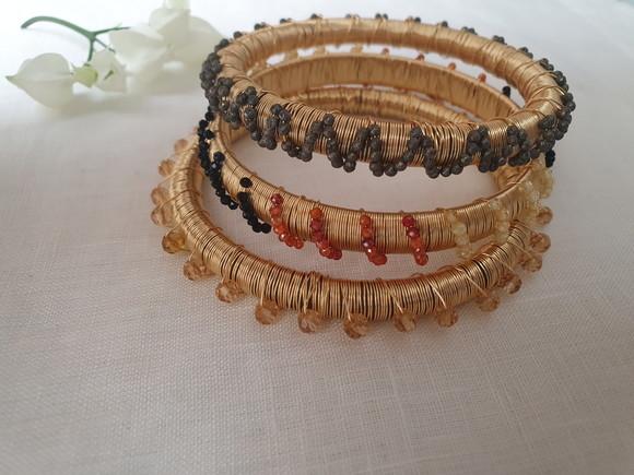 Conjunto de Pulseiras Douradas com Mini Pedras Naturais