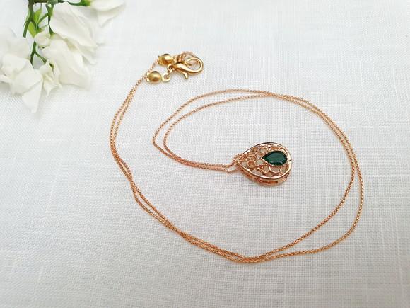 Corrente Banhada Dourada Com Pingente De Cristal Verde