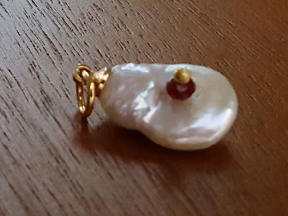 Pingente de Pérola Natural e Pedra Jade Rubi