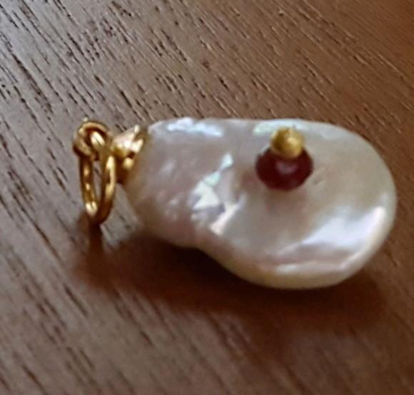 Pingente de Pérola Natural e Pedra Jade Rubi