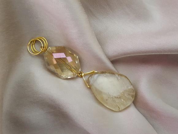 Pingente Dourado com Pedra Natural e Cristal
