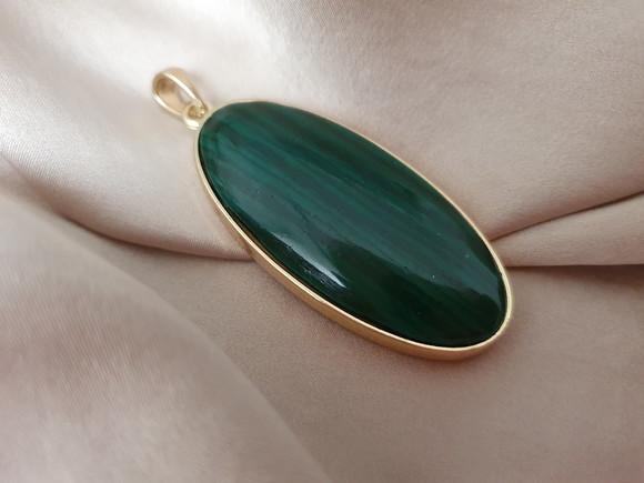 Pingente Dourado com Pedra Natural Malaquita