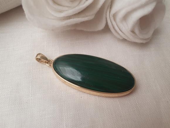 Pingente Dourado com Pedra Natural Malaquita