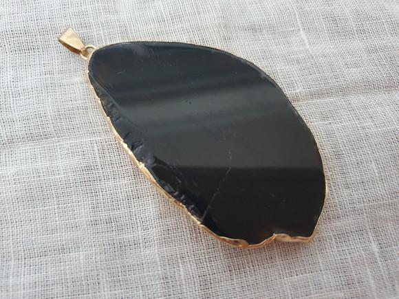 Pingente Dourado com Pedra Natural Ônix
