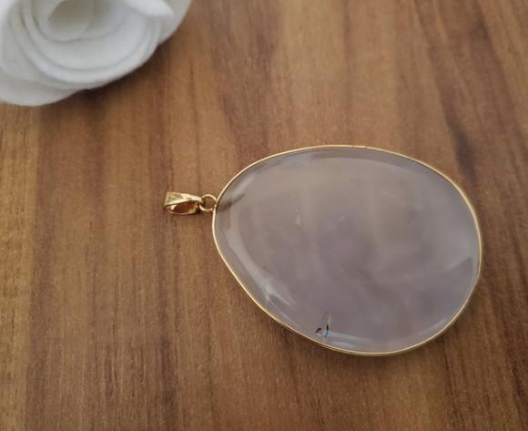 Pingente Dourado com Pedra Opalina