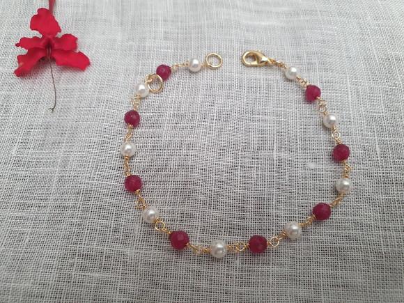 Pulseira Banhada com Pedras Naturais Jade Rubi e Pérolas