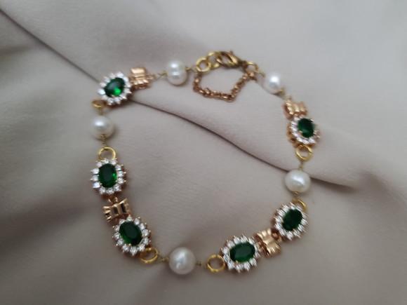 Pulseira Banhada com Pérolas Naturais e Cristal Verde