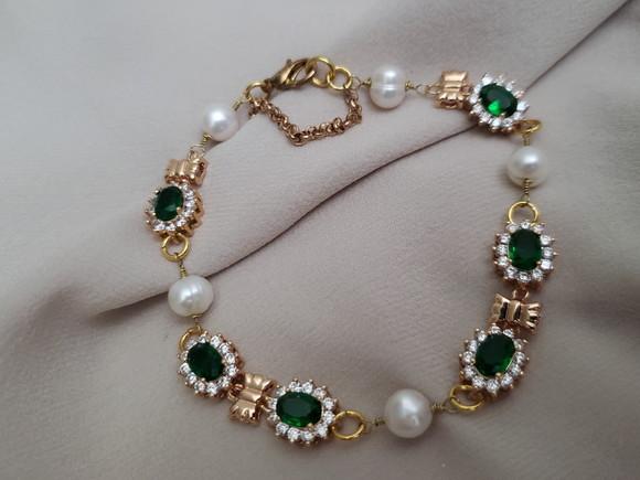 Pulseira Banhada com Pérolas Naturais e Cristal Verde