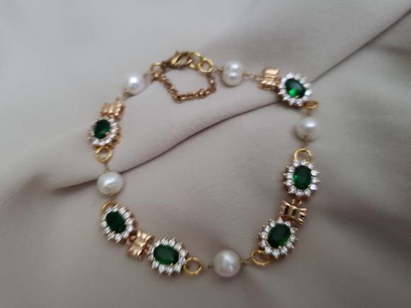 Pulseira Banhada com Pérolas Naturais e Cristal Verde