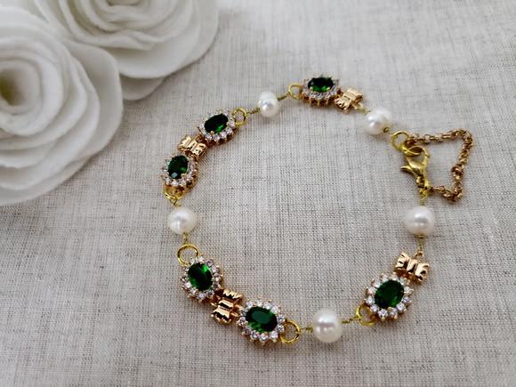 Pulseira Banhada com Pérolas Naturais e Cristal Verde