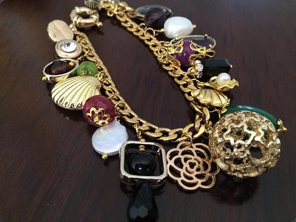 Pulseira Banhada com Pingentes de Pedras Naturais - Semijoia