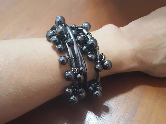 Pulseira de Bolinhas Banhadas a Grafite e Couro