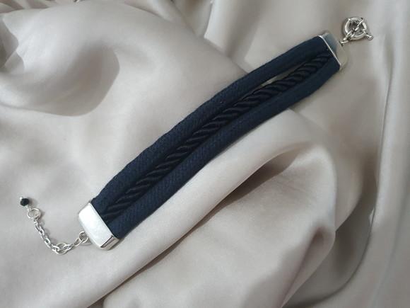 Pulseira de Cordas com Acabamentos Prata