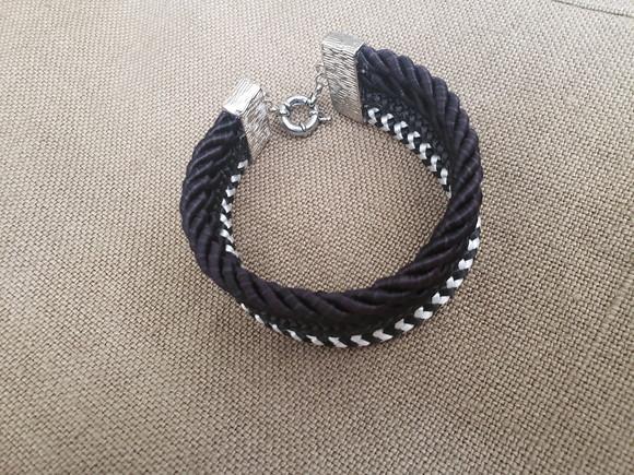 Pulseira de Cordas com Acabamentos Prata