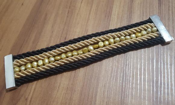 Pulseira de Cordas e Pérolas Naturais