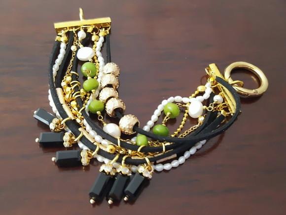 Pulseira de Couro com Pedras e Pérolas Naturais