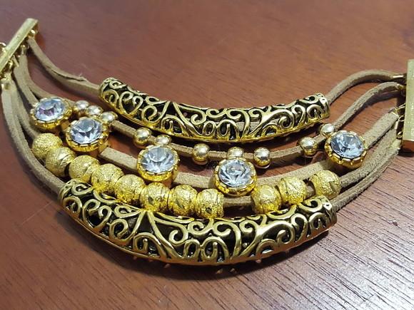Pulseira de Couro e Cristais