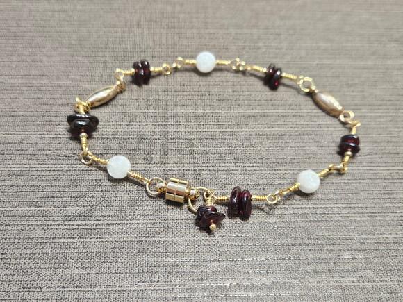 Pulseira de Pedra da Lua com Granada