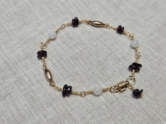Pulseira de Pedra da Lua com Granada