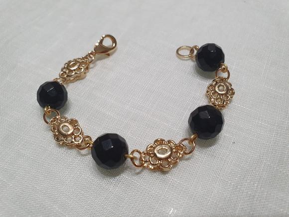Pulseira de Pedra Natural Ônix e Entremeios Dourados -semijó