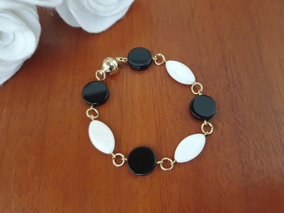 Pulseira de Pedra Natural Onix e Madrepérolas