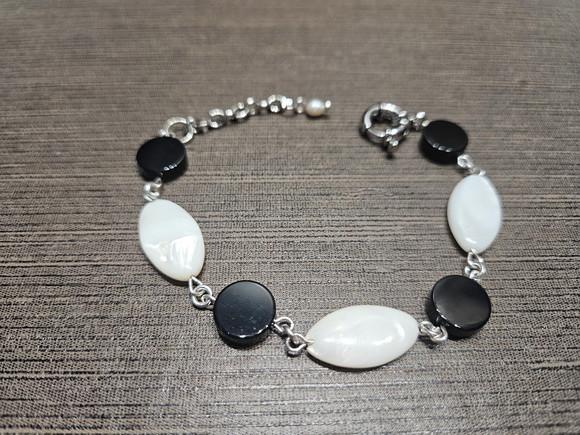 Pulseira de Pedra Natural Onix e Madrepérolas
