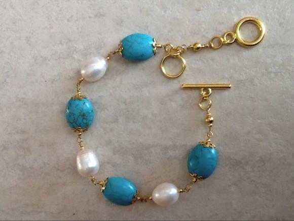 Pulseira de Pedra Turquesa e Pérolas Naturais- Semijoia