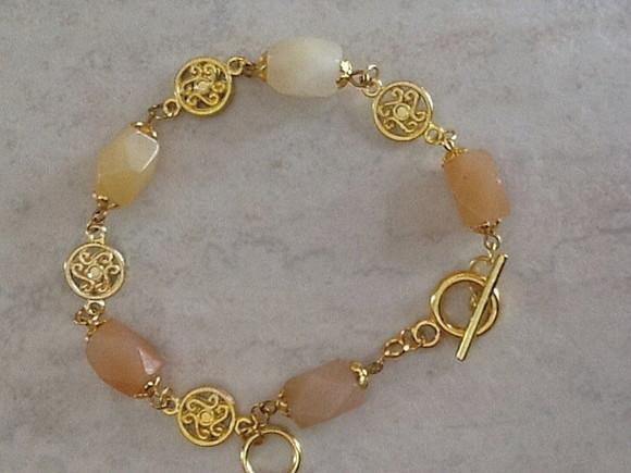 Pulseira de Pedras Naturais Jade com Moedas - Semijoia