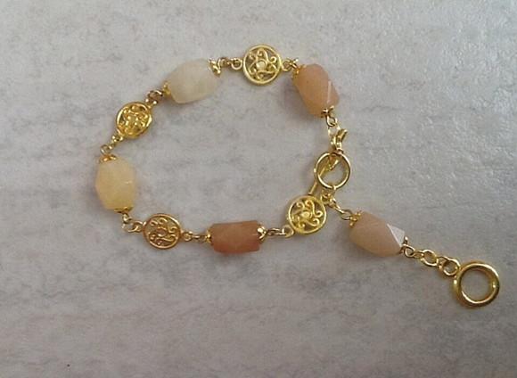 Pulseira de Pedras Naturais Jade com Moedas - Semijoia