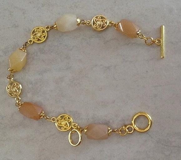 Pulseira de Pedras Naturais Jade com Moedas - Semijoia
