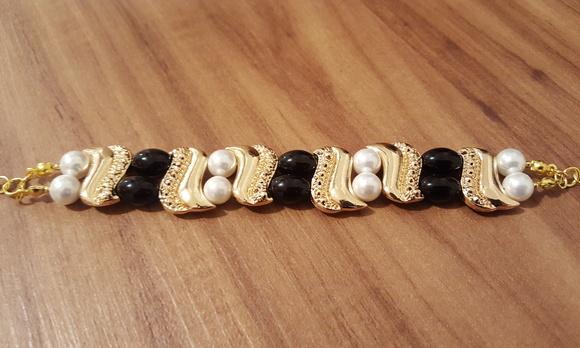 Pulseira de Pérolas e Pedras Naturais